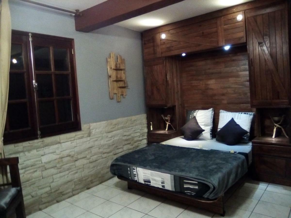 Bed and Breakfast Gandalf Safari Camp à Saint-Joseph Extérieur photo